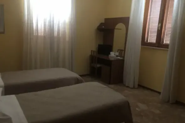 #15610 Albergo