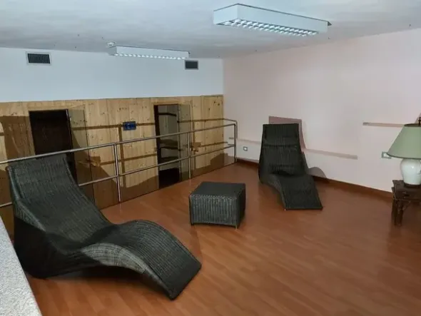 #12269 Albergo con piscina e pertinenze