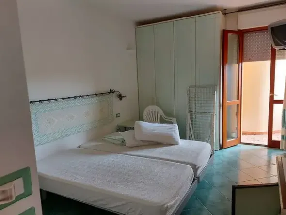 #12269 Albergo con piscina e pertinenze