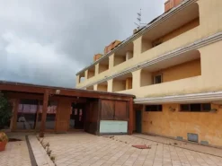 #12269 Albergo con piscina e pertinenze