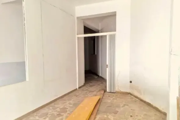#25523 Ambienti direzionali al piano terra con portico