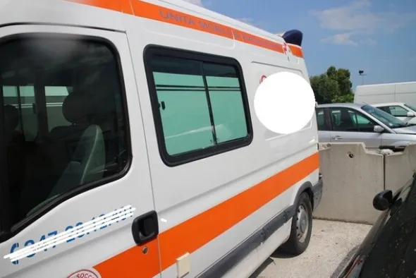2#5560 Ambulanza Renalut Master