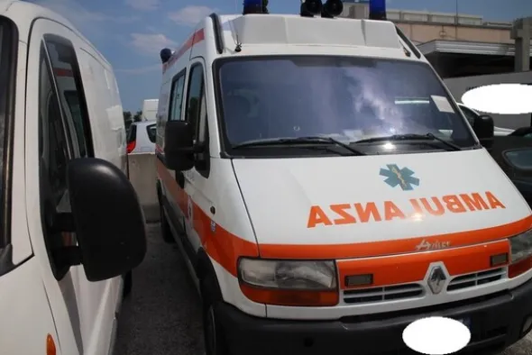 2#5560 Ambulanza Renalut Master