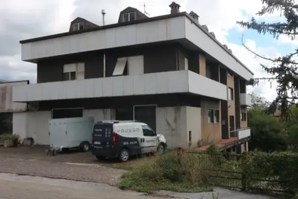 #10919 Ampio locale commerciale con pertinenze