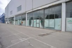 #14775 Ampio salone espositivo e aree urbane