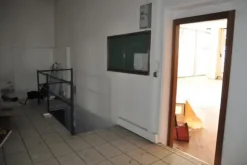 #14775 Ampio salone espositivo e aree urbane