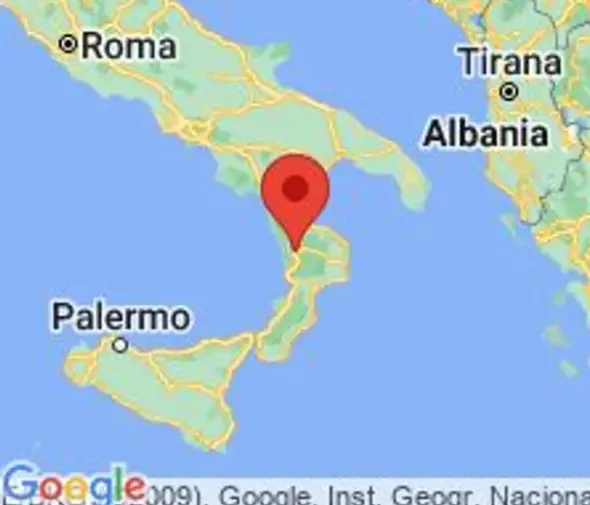 #20828 Ampio ufficio al piano primo in contesto commerciale