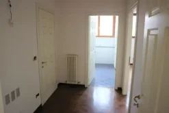 #14855 Ampio ufficio con lastrici e quattro garage