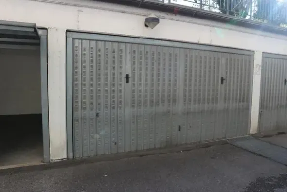 #14855 Ampio ufficio con lastrici e quattro garage