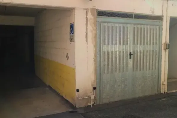 #14855 Ampio ufficio con lastrici e quattro garage