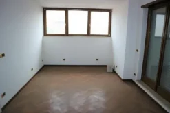 #14855 Ampio ufficio con lastrici e quattro garage