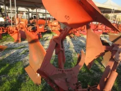 149#7085 Aratro bivomere hp 200