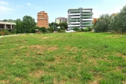 #24077 Area edificabile di 886 mq in zona residenziale