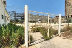 #24256 Area industriale con torre di raffreddamento