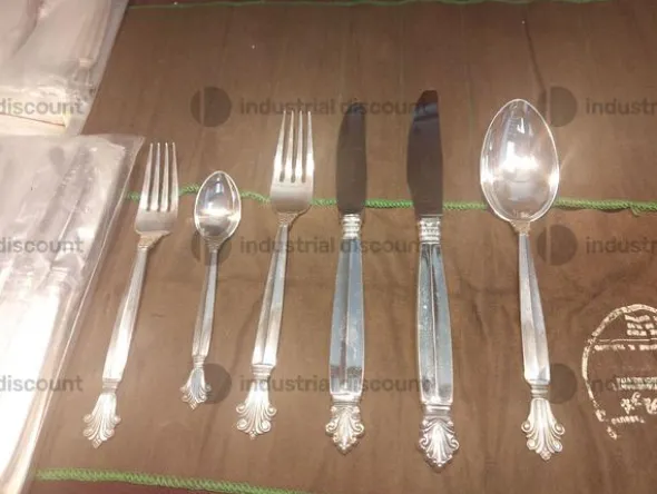 3#9016 Argenteria varia e beni per la casa