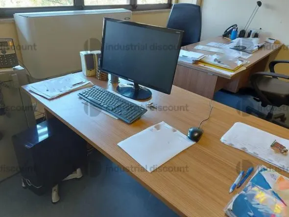 2#8926 Arredamento da uffcio
