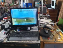 19#10154 Arredamento negozio e attrezzatura informatica