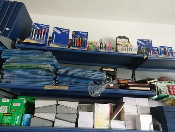 2#8539 Arredamento per ufficio e attrezzatura informatica