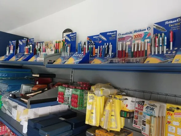 2#8539 Arredamento per ufficio e attrezzatura informatica