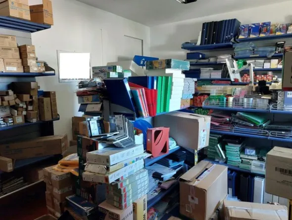 2#8539 Arredamento per ufficio e attrezzatura informatica
