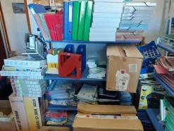 2#8539 Arredamento per ufficio e attrezzatura informatica
