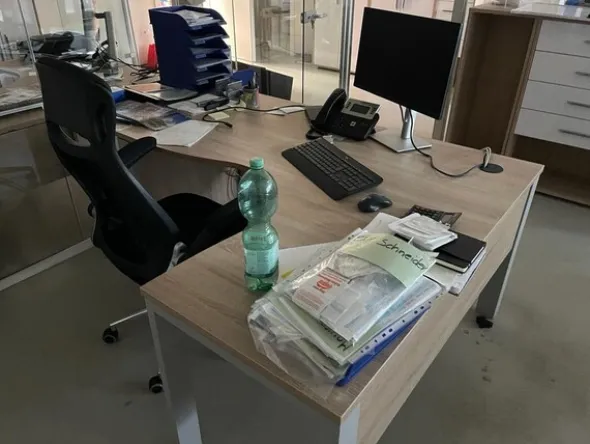 5#8098 Arredi da ufficio