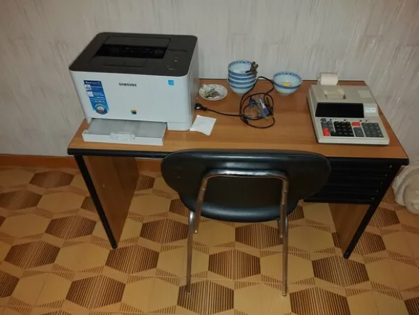 4#7853 Arredi da ufficio e attrezzature elettroniche