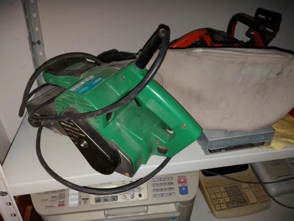 4#7853 Arredi da ufficio e attrezzature elettroniche