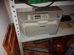4#7853 Arredi da ufficio e attrezzature elettroniche