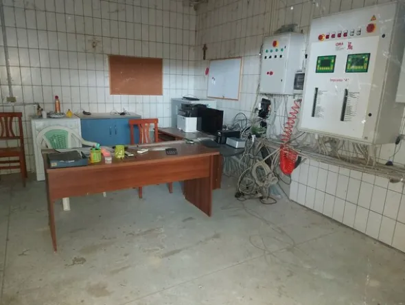 17#8039 Arredi da ufficio e Transpallet