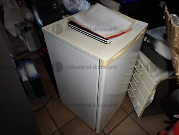 1#9019 Arredi d'ufficio e transpallet