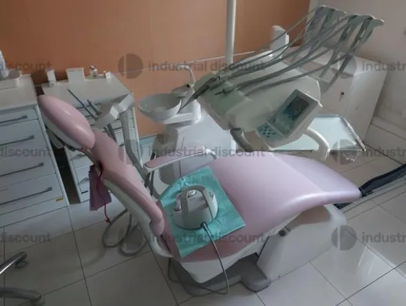1#9603 Arredi e attrezzatura per studio odontoiatrico