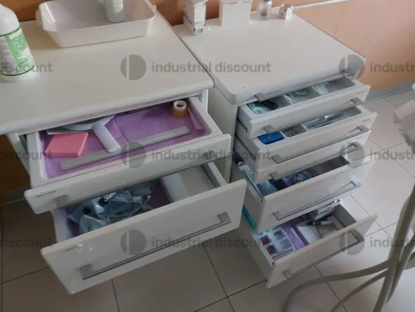 1#9603 Arredi e attrezzatura per studio odontoiatrico