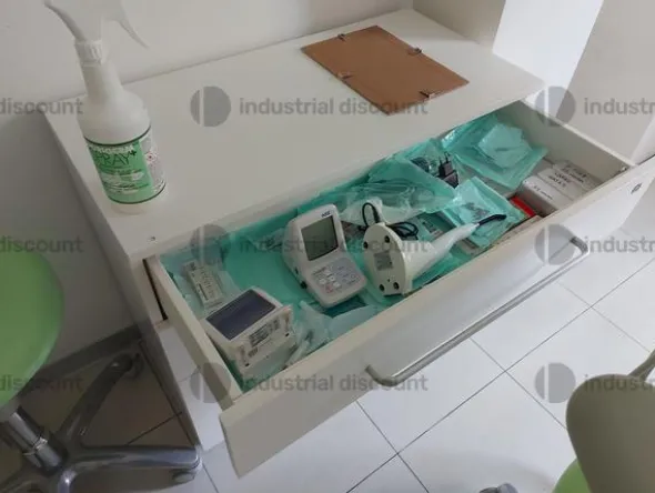 1#9603 Arredi e attrezzatura per studio odontoiatrico