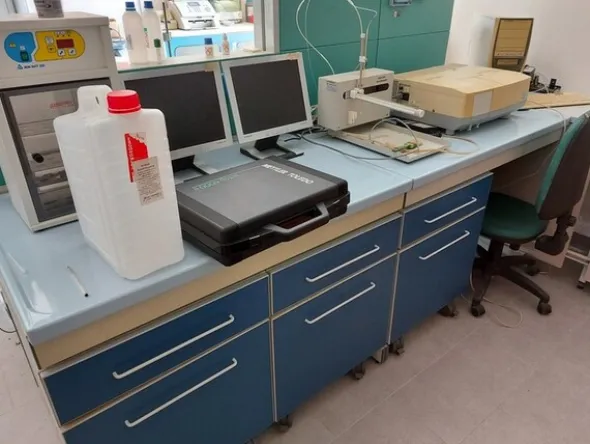 1#5831 Arredi e attrezzature da laboratorio