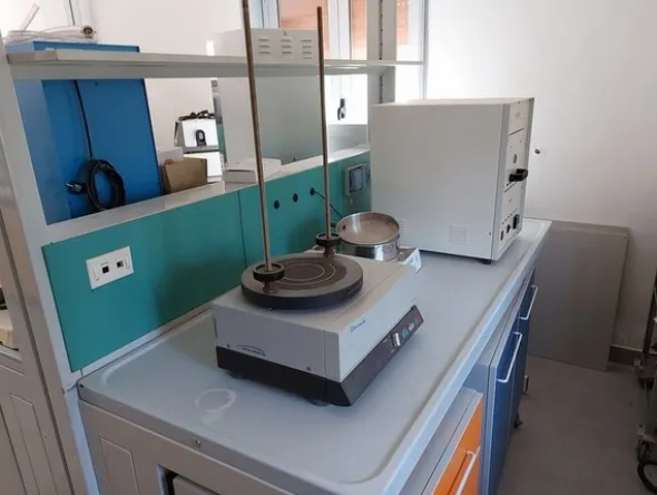 1#5831 Arredi e attrezzature da laboratorio