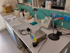 1#5831 Arredi e attrezzature da laboratorio