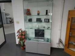 4#8036 Arredi e attrezzature elettroniche