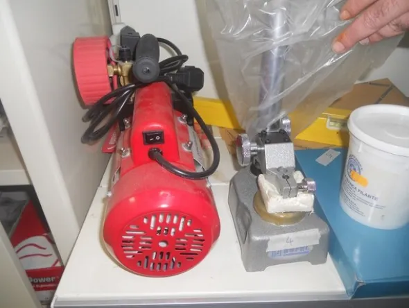 5#4977 Arredi e attrezzature per laboratorio