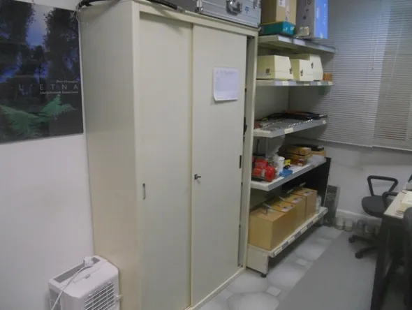 5#4977 Arredi e attrezzature per laboratorio