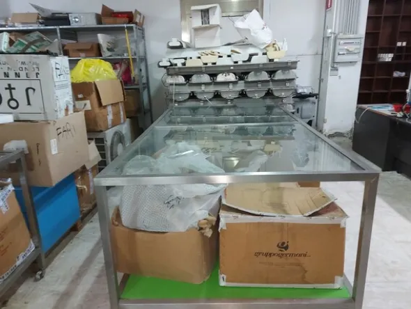 3#7660 Arredi e attrezzature per negozio abbigliamento