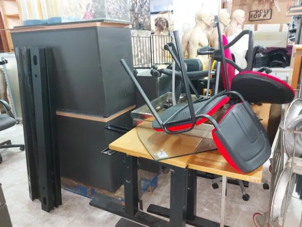 3#7660 Arredi e attrezzature per negozio abbigliamento