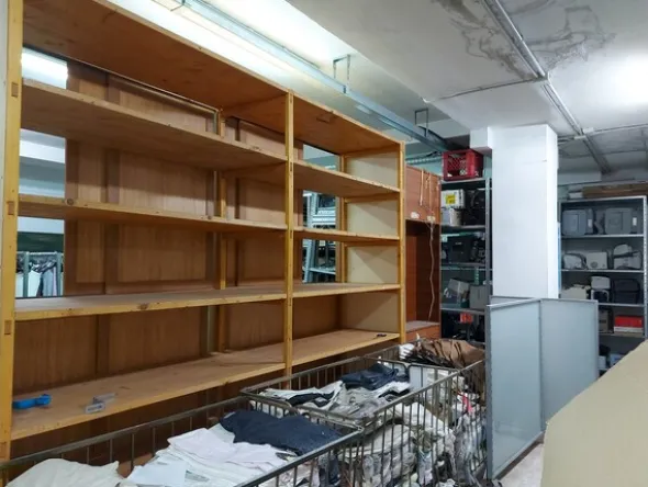 3#7660 Arredi e attrezzature per negozio abbigliamento