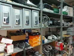 3#7660 Arredi e attrezzature per negozio abbigliamento