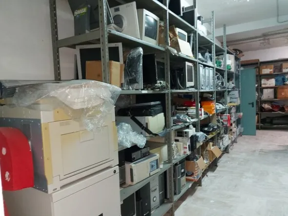 3#7660 Arredi e attrezzature per negozio abbigliamento