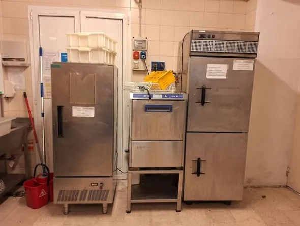 2#8574 Arredi e attrezzature per ristorazione e hotel