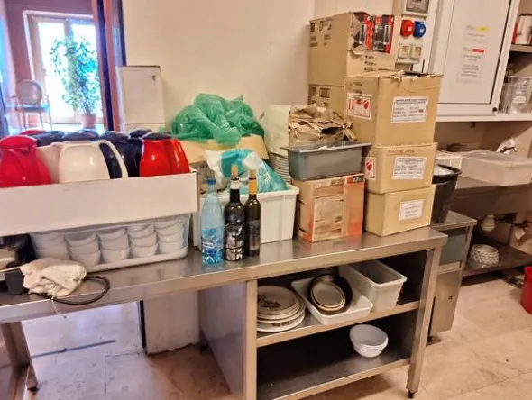 2#8574 Arredi e attrezzature per ristorazione e hotel