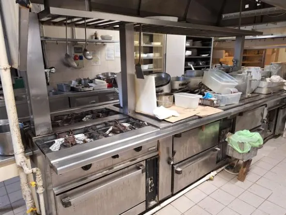 2#8574 Arredi e attrezzature per ristorazione e hotel