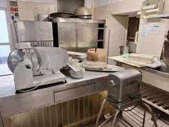 2#8574 Arredi e attrezzature per ristorazione e hotel