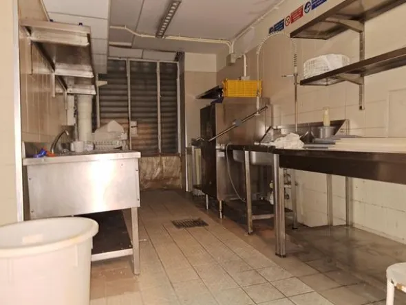 2#8574 Arredi e attrezzature per ristorazione e hotel